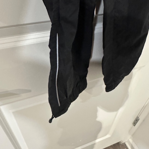 Ultra High-Waisted Piped Nylon Pant - Picture 5 of 10